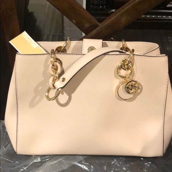 Pretty soft pink Cynthia - Picture 1 of 6